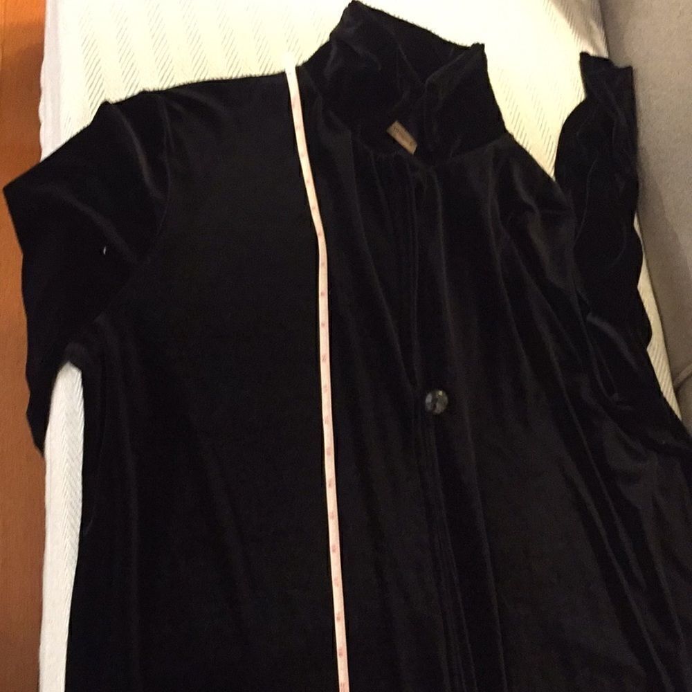 VINTAGE BLACK Velvet Robe  Large, Susan Lawrence, Pit to Pit 23”Preworn - Picture 9 of 14
